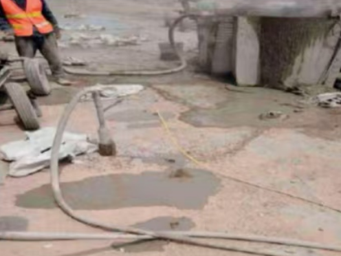 达日水泥混凝土路面板底注浆技术 路面脱空注浆整治方案